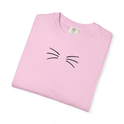 T-Shirt: Just Cat Whiskers – Minimalist Kitty Graphic Tee – Simple Cute Design Unisex Shirt for Everyday Style
