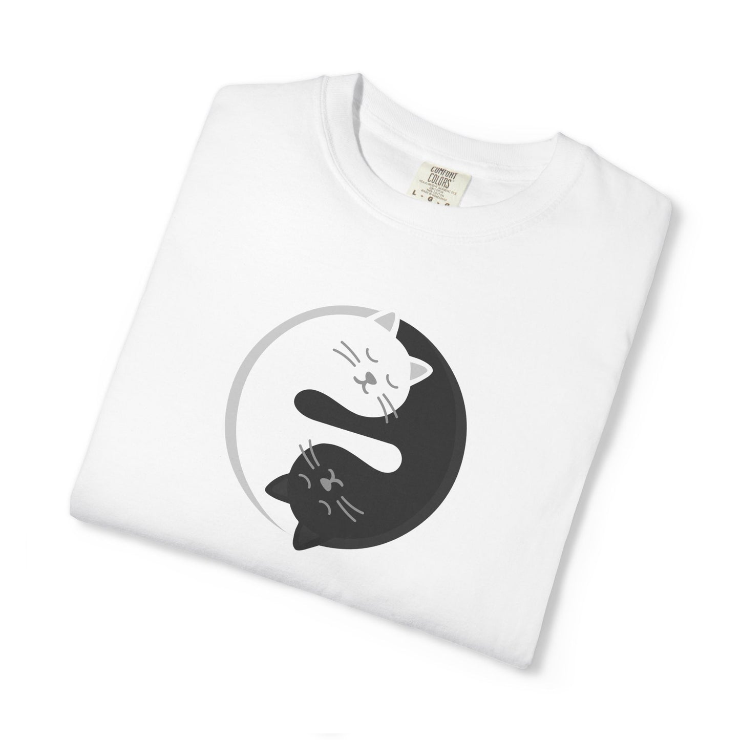 T-Shirt: Yin Yang Cats - Minimalist Zen Kitty Graphic Tee - Cute Black & White Cat Unisex Shirt for Balance and Chill Vibes