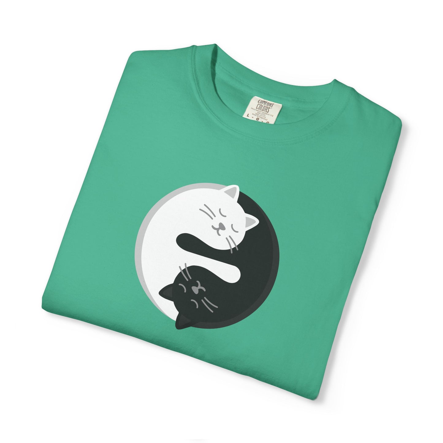 T-Shirt: Yin Yang Cats - Minimalist Zen Kitty Graphic Tee - Cute Black & White Cat Unisex Shirt for Balance and Chill Vibes