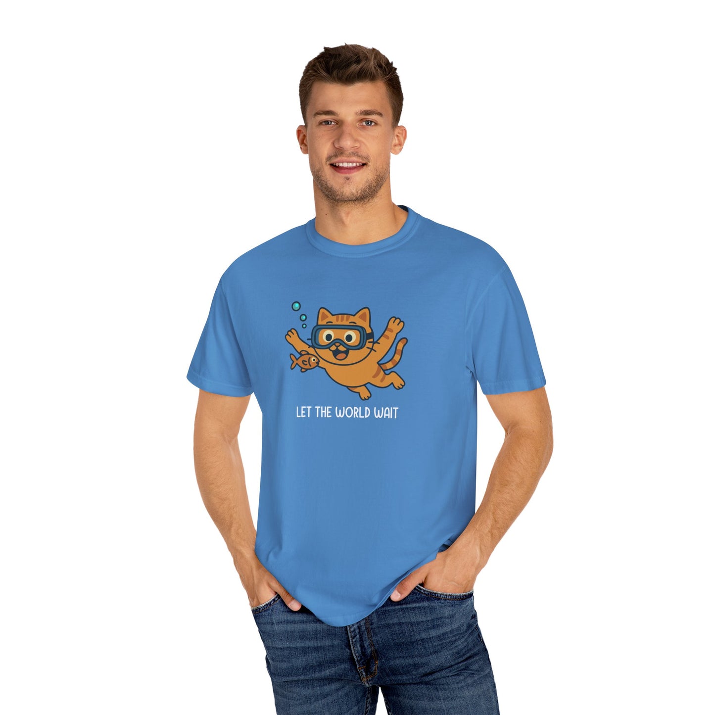 T-Shirt: Let The World Wait - Funny Swimming Cat Graphic Tee - Cute Unisex Shirt for Cat Lovers & Chill Vibes
