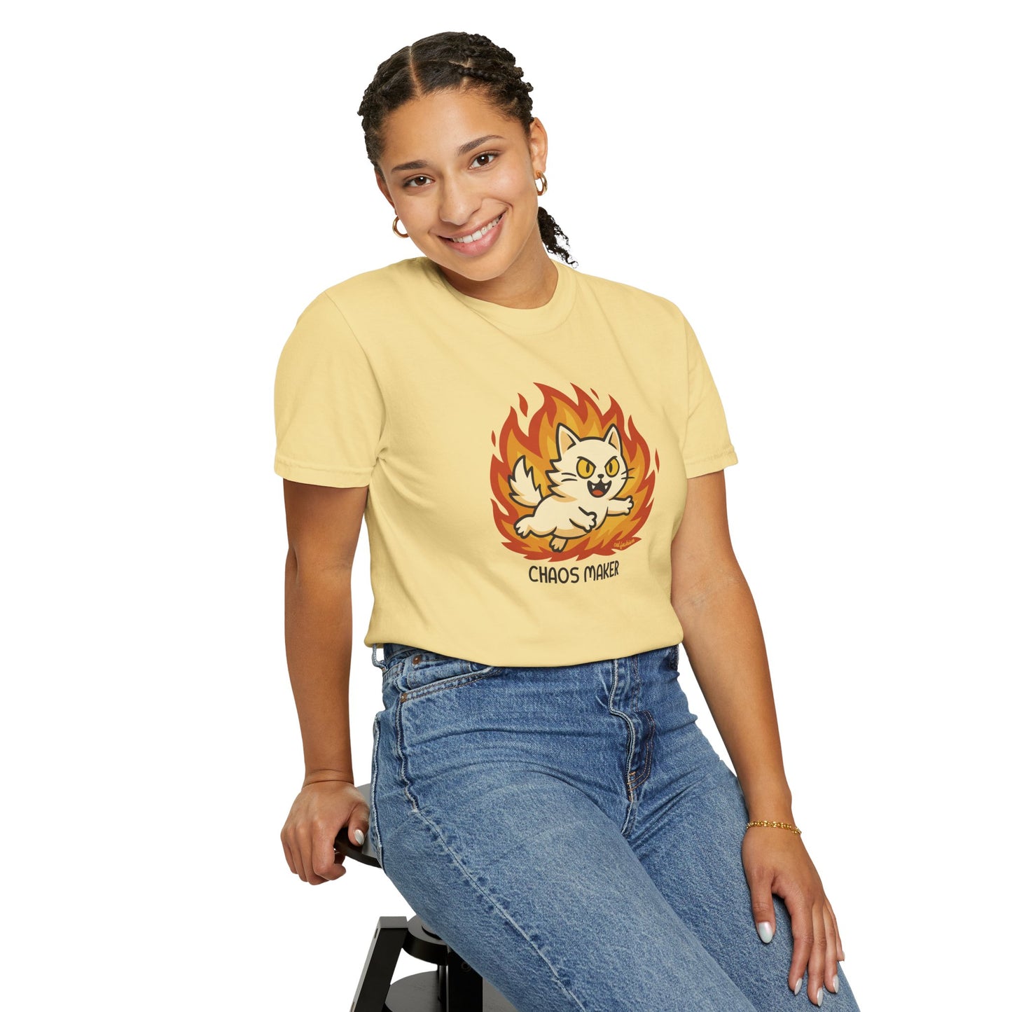 T-Shirt: Chaos Maker – Wild Cat in Flames Graphic Tee – Funny Unisex Shirt for Rebels, Gamers & Agents of Mayhem