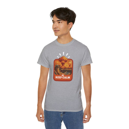 T-Shirt: Keep Calm – Surreal Cat in Chaos Artwork – Funny Apocalypse Parody for Dark Humor Fans