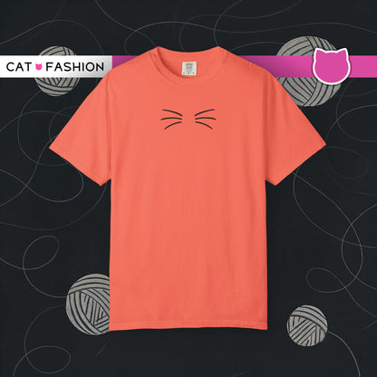 T-Shirt: Just Cat Whiskers – Minimalist Kitty Graphic Tee – Simple Cute Design Unisex Shirt for Everyday Style