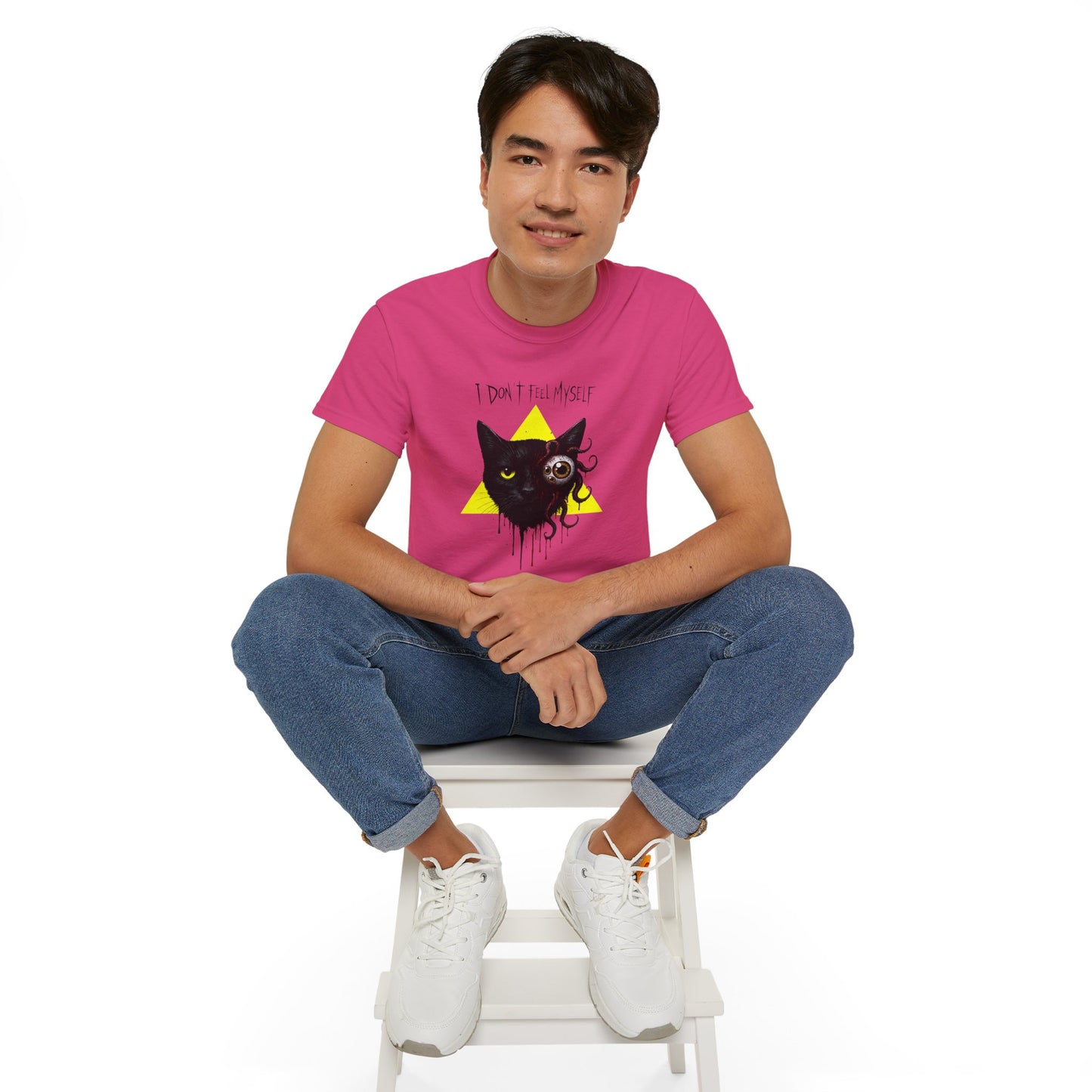T-Shirt: I Don’t Feel Myself – Alien Horror Cat Graphic Tee – Creepy Gothic Unisex Shirt for Halloween & Sci-Fi Fans