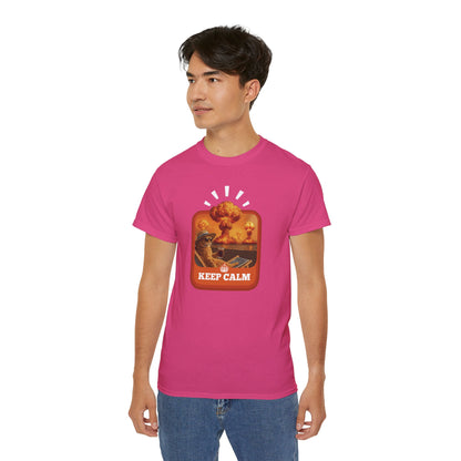 T-Shirt: Keep Calm – Surreal Cat in Chaos Artwork – Funny Apocalypse Parody for Dark Humor Fans