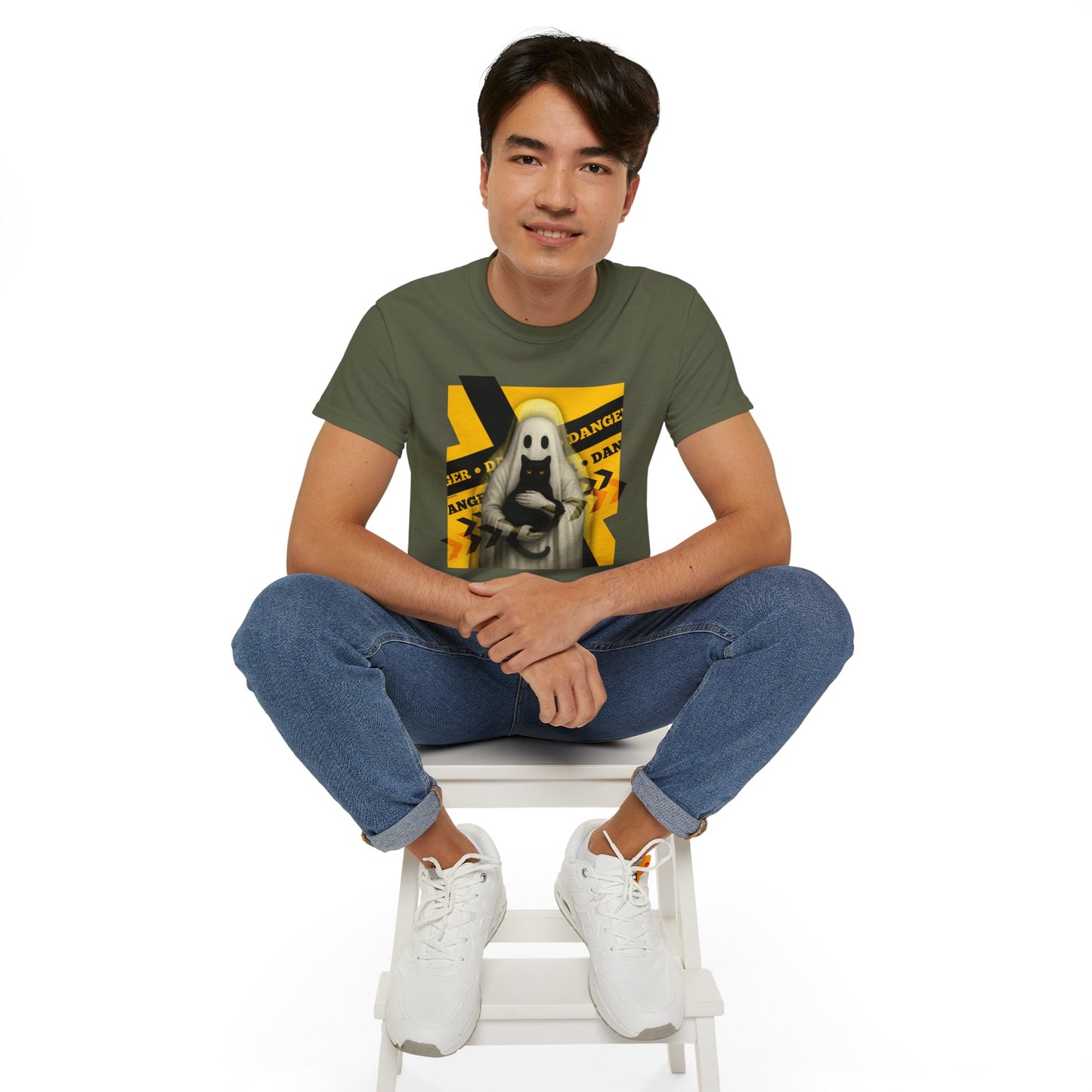 T-Shirt: Danger Cat and Ghost – Spooky Halloween Graphic Tee – Funny Unisex Shirt for Horror Fans