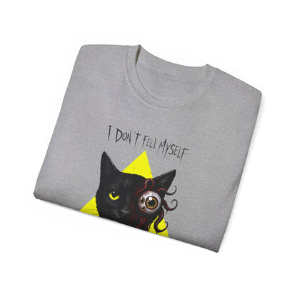 T-Shirt: I Don’t Feel Myself – Alien Horror Cat Graphic Tee – Creepy Gothic Unisex Shirt for Halloween & Sci-Fi Fans
