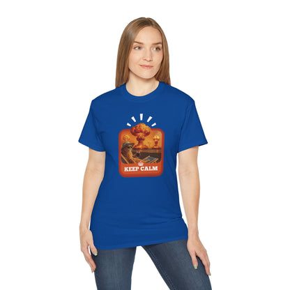 T-Shirt: Keep Calm – Surreal Cat in Chaos Artwork – Funny Apocalypse Parody for Dark Humor Fans