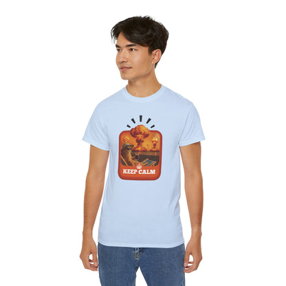 T-Shirt: Keep Calm – Surreal Cat in Chaos Artwork – Funny Apocalypse Parody for Dark Humor Fans