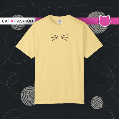 T-Shirt: Just Cat Whiskers – Minimalist Kitty Graphic Tee – Simple Cute Design Unisex Shirt for Everyday Style