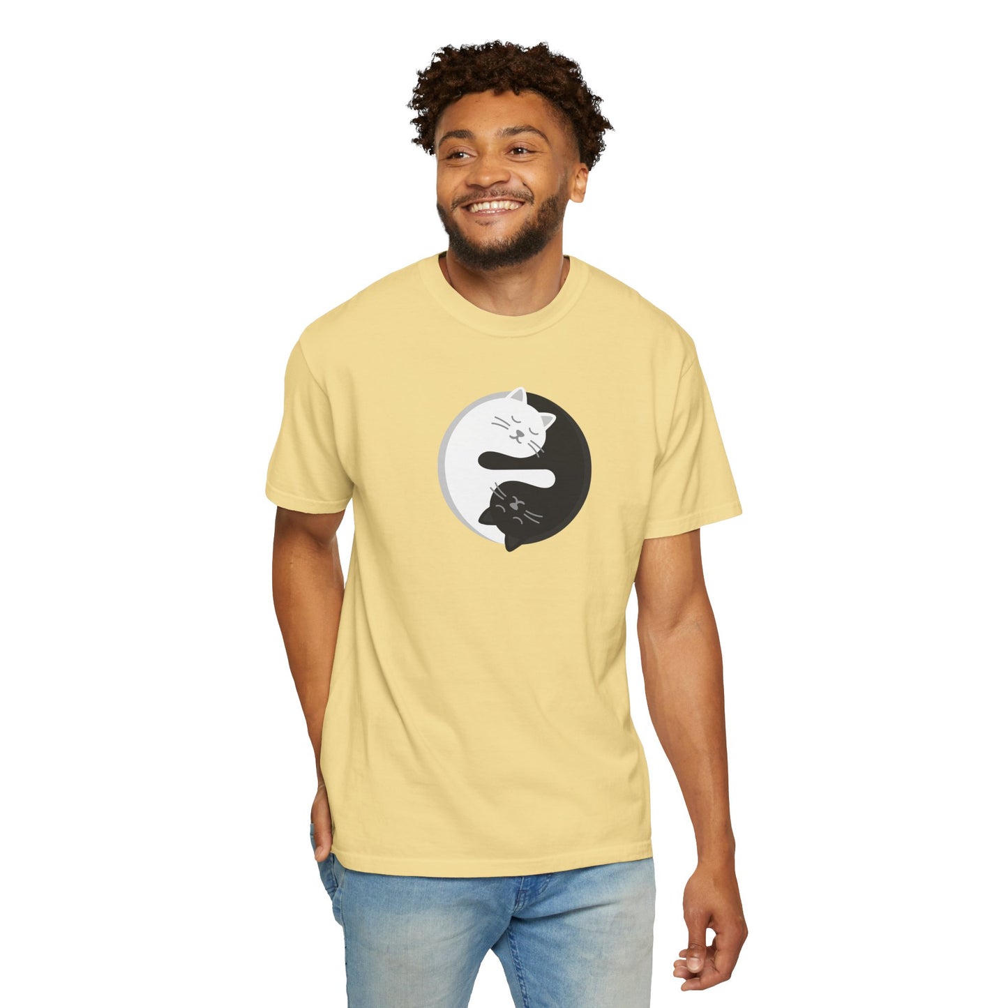 T-Shirt: Yin Yang Cats - Minimalist Zen Kitty Graphic Tee - Cute Black & White Cat Unisex Shirt for Balance and Chill Vibes