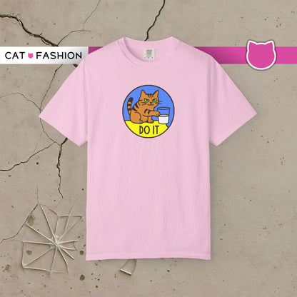 T-Shirt: Do It - Funny Cat Meme Graphic Tee with Kitty and Glass - Mischievous Unisex Shirt for Chaos-Loving Cat People