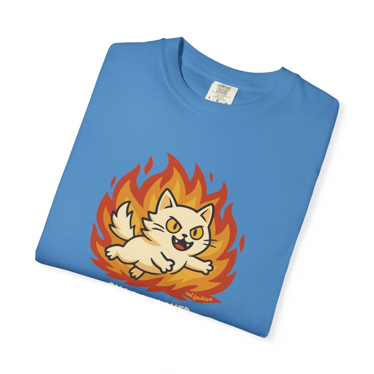 T-Shirt: Chaos Maker – Wild Cat in Flames Graphic Tee – Funny Unisex Shirt for Rebels, Gamers & Agents of Mayhem