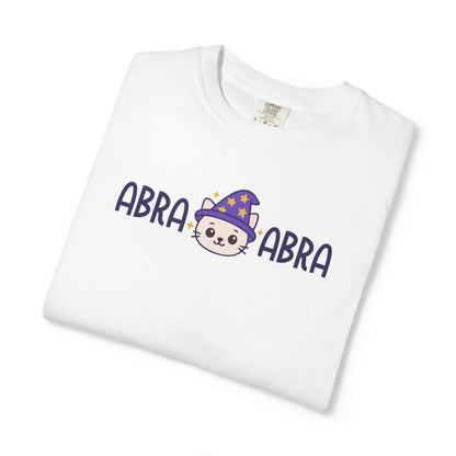 T-Shirt: AbraCatAbra - Funny Wizard Cat Graphic Tee - Magical Unisex Shirt for Cat Lovers, Gamers, Witches & Whimsical Souls