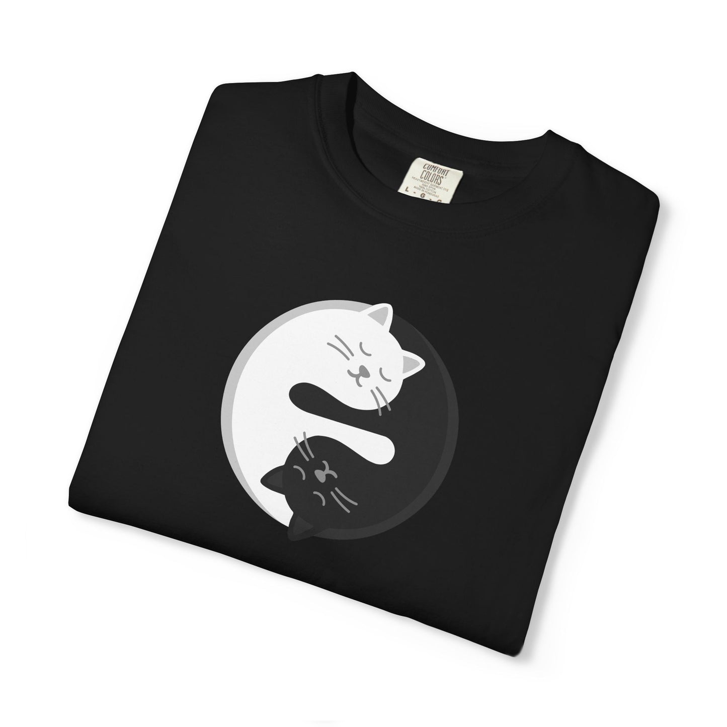T-Shirt: Yin Yang Cats - Minimalist Zen Kitty Graphic Tee - Cute Black & White Cat Unisex Shirt for Balance and Chill Vibes