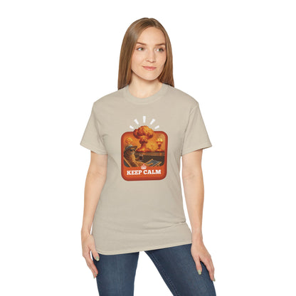 T-Shirt: Keep Calm – Surreal Cat in Chaos Artwork – Funny Apocalypse Parody for Dark Humor Fans