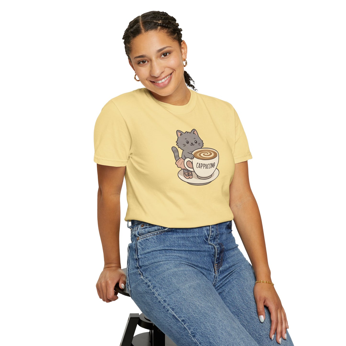 T-Shirt: Ballerina Meow Cappuccino – Cute Cat Ballet Coffee Lover Graphic Tee – Whimsical Unisex Shirt for Cozy Vibes & Caffeine Fans