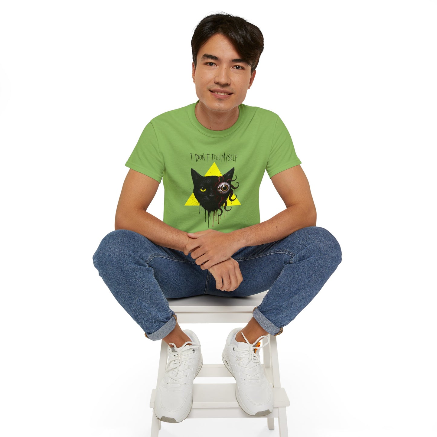 T-Shirt: I Don’t Feel Myself – Alien Horror Cat Graphic Tee – Creepy Gothic Unisex Shirt for Halloween & Sci-Fi Fans