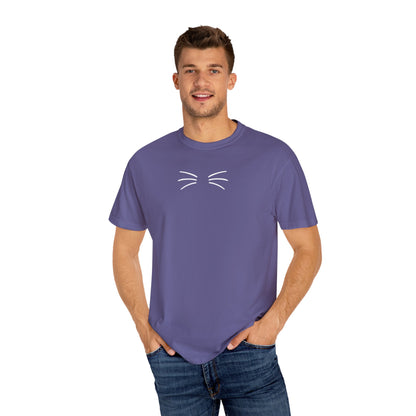 T-Shirt: Just Cat Whiskers – Minimalist Kitty Graphic Tee – Simple Cute Design Unisex Shirt for Everyday Style
