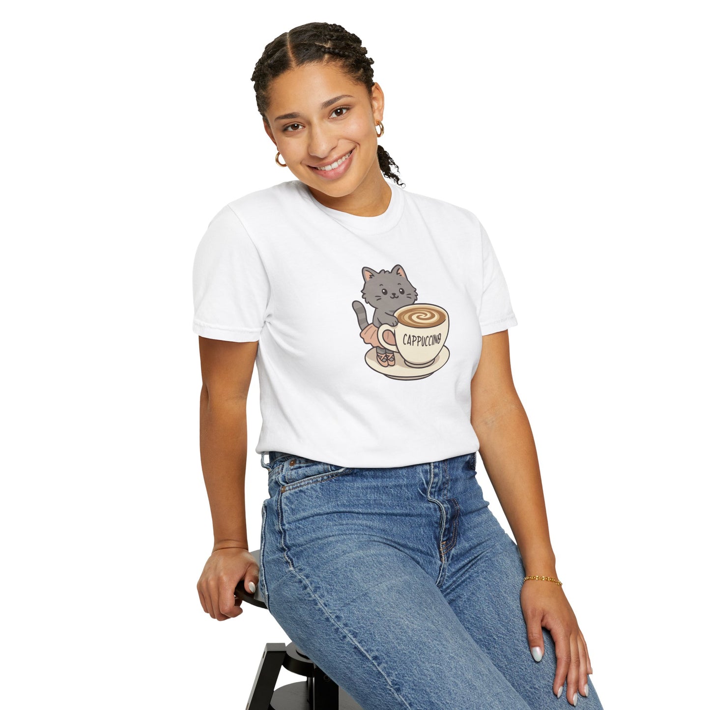T-Shirt: Ballerina Meow Cappuccino – Cute Cat Ballet Coffee Lover Graphic Tee – Whimsical Unisex Shirt for Cozy Vibes & Caffeine Fans