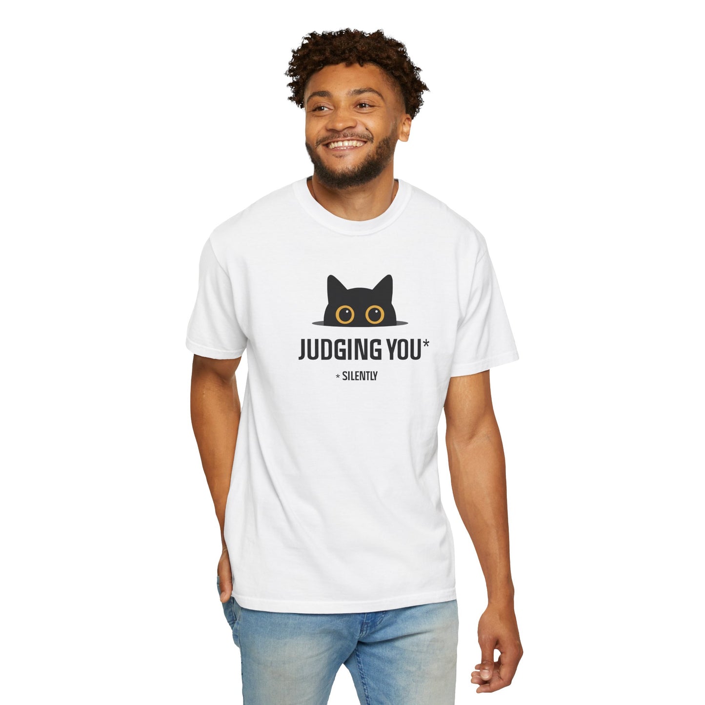 T-Shirt: Judging You. Silently – Funny Black Cat Eyes Graphic Tee – Snarky Unisex Shirt for Introverts & Cat Lovers