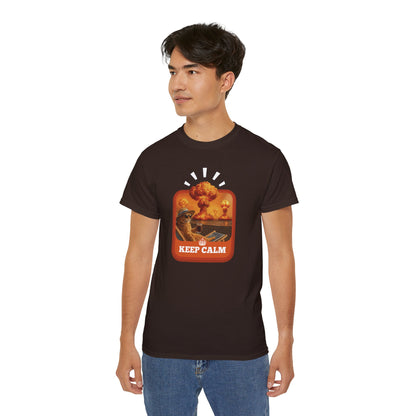 T-Shirt: Keep Calm – Surreal Cat in Chaos Artwork – Funny Apocalypse Parody for Dark Humor Fans