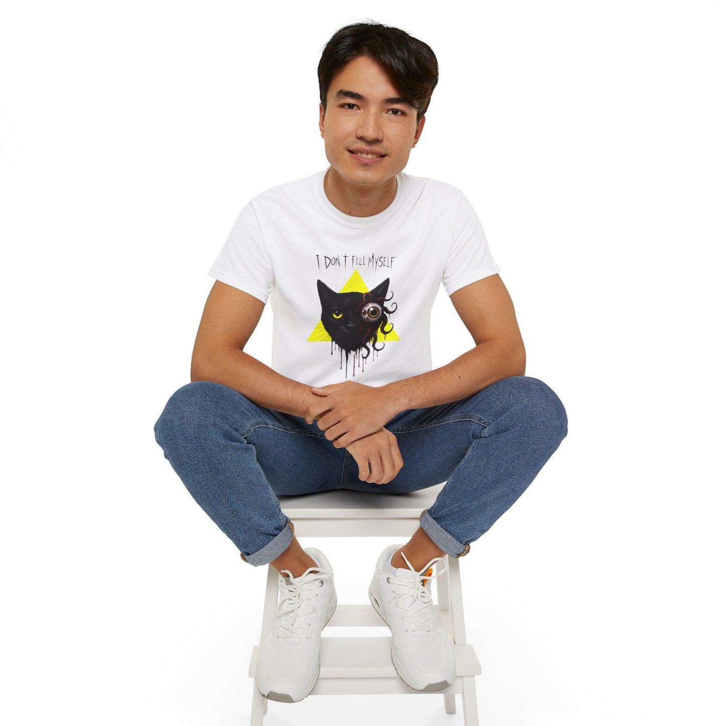 T-Shirt: I Don’t Feel Myself – Alien Horror Cat Graphic Tee – Creepy Gothic Unisex Shirt for Halloween & Sci-Fi Fans