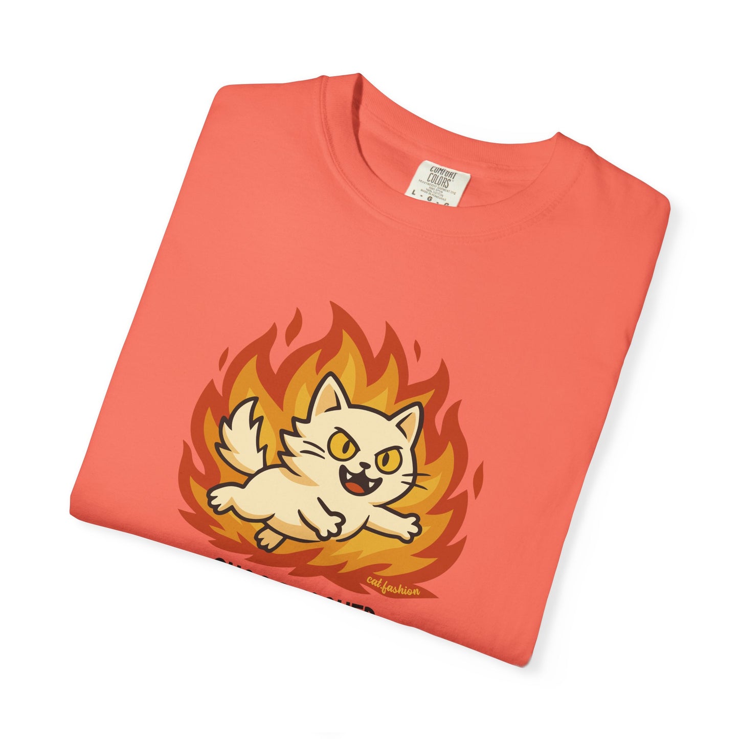 T-Shirt: Chaos Maker – Wild Cat in Flames Graphic Tee – Funny Unisex Shirt for Rebels, Gamers & Agents of Mayhem