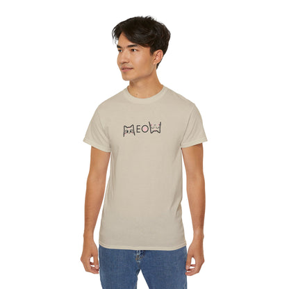 T-Shirt: Simple MEOW – Minimalist Cat Lettering Graphic Tee – Cute Unisex Shirt for Everyday Casual Style