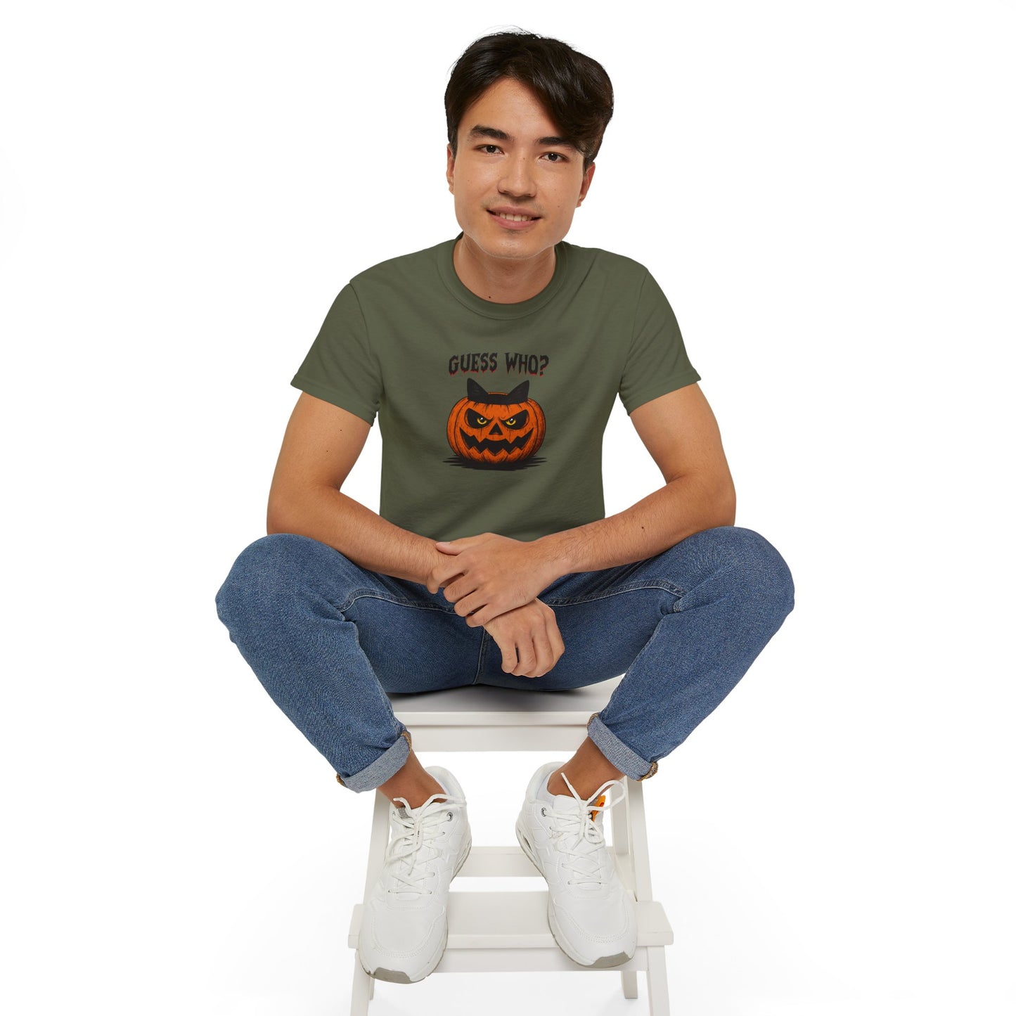 T-Shirt: Guess Who? – Halloween Cat Pumpkin Graphic Tee – Spooky Funny Unisex Shirt for Scary Season