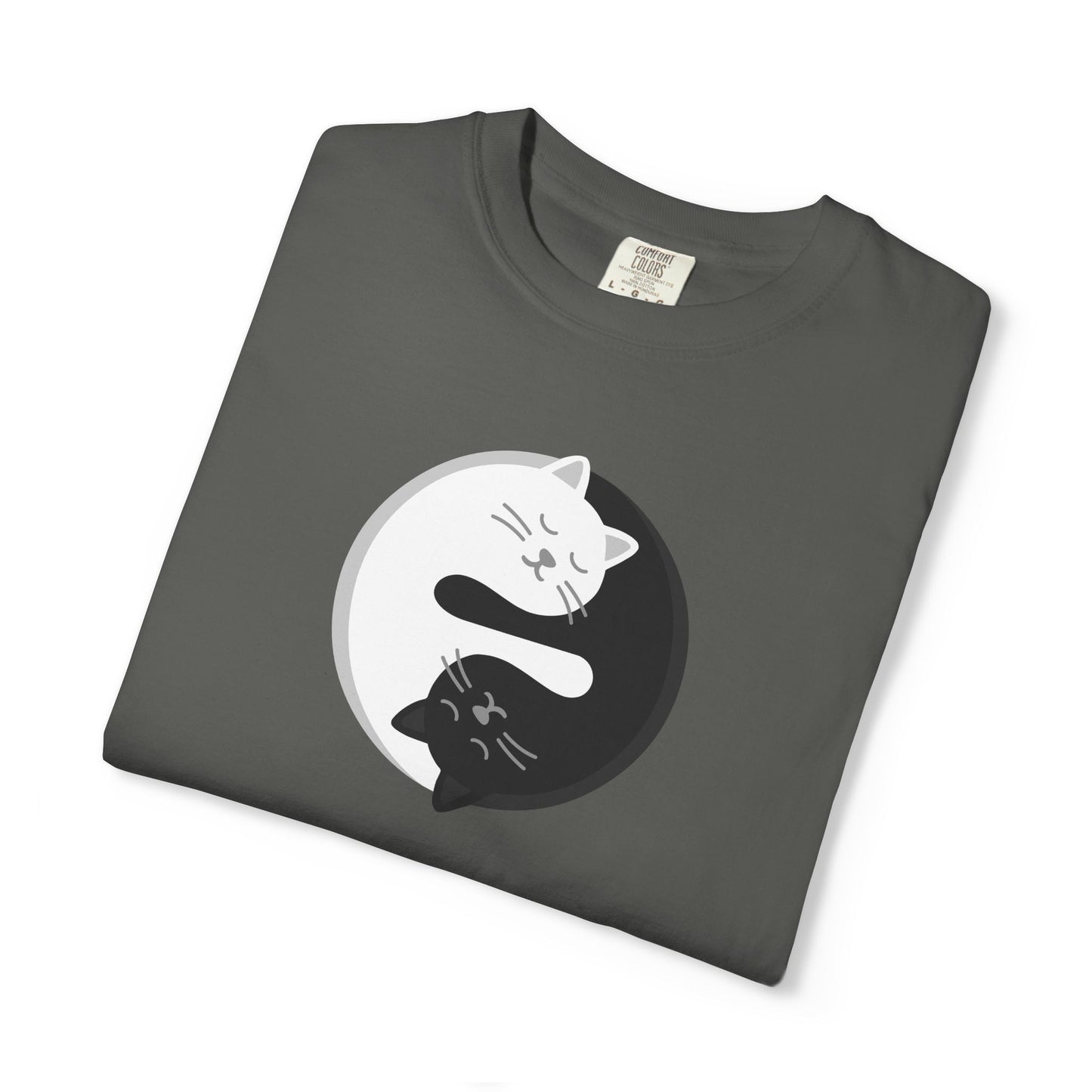 T-Shirt: Yin Yang Cats - Minimalist Zen Kitty Graphic Tee - Cute Black & White Cat Unisex Shirt for Balance and Chill Vibes