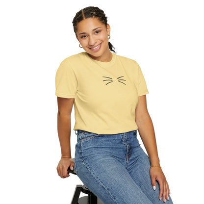T-Shirt: Just Cat Whiskers – Minimalist Kitty Graphic Tee – Simple Cute Design Unisex Shirt for Everyday Style