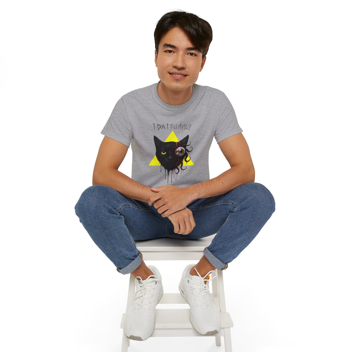 T-Shirt: I Don’t Feel Myself – Alien Horror Cat Graphic Tee – Creepy Gothic Unisex Shirt for Halloween & Sci-Fi Fans