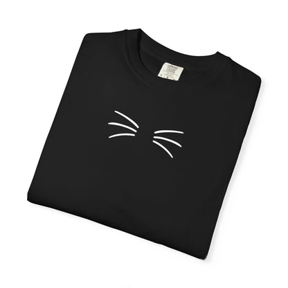 T-Shirt: Just Cat Whiskers – Minimalist Kitty Graphic Tee – Simple Cute Design Unisex Shirt for Everyday Style