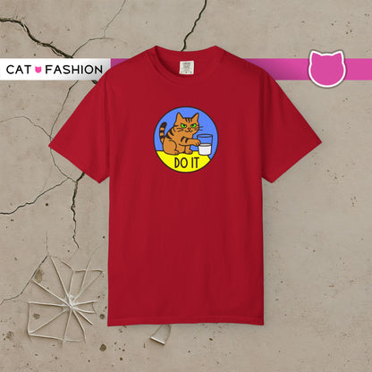 T-Shirt: Do It - Funny Cat Meme Graphic Tee with Kitty and Glass - Mischievous Unisex Shirt for Chaos-Loving Cat People