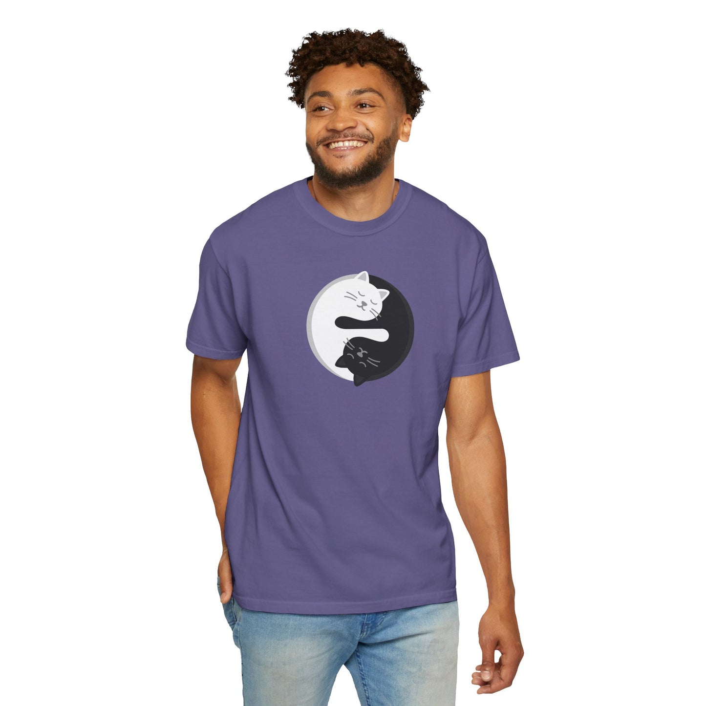 T-Shirt: Yin Yang Cats - Minimalist Zen Kitty Graphic Tee - Cute Black & White Cat Unisex Shirt for Balance and Chill Vibes