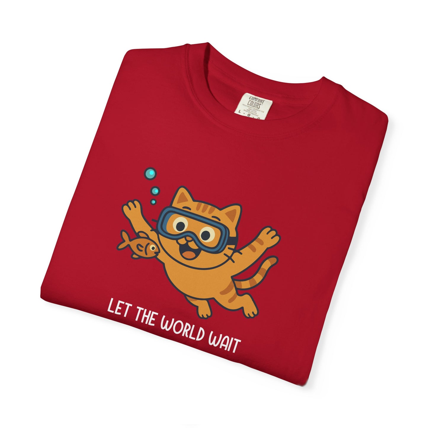 T-Shirt: Let The World Wait - Funny Swimming Cat Graphic Tee - Cute Unisex Shirt for Cat Lovers & Chill Vibes