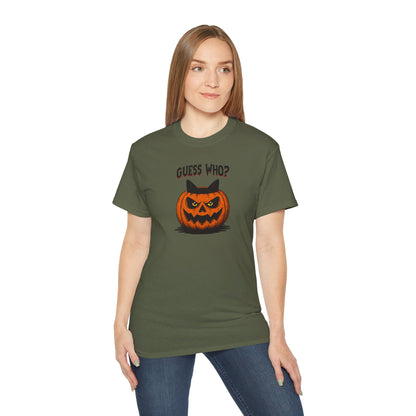 T-Shirt: Guess Who? – Halloween Cat Pumpkin Graphic Tee – Spooky Funny Unisex Shirt for Scary Season