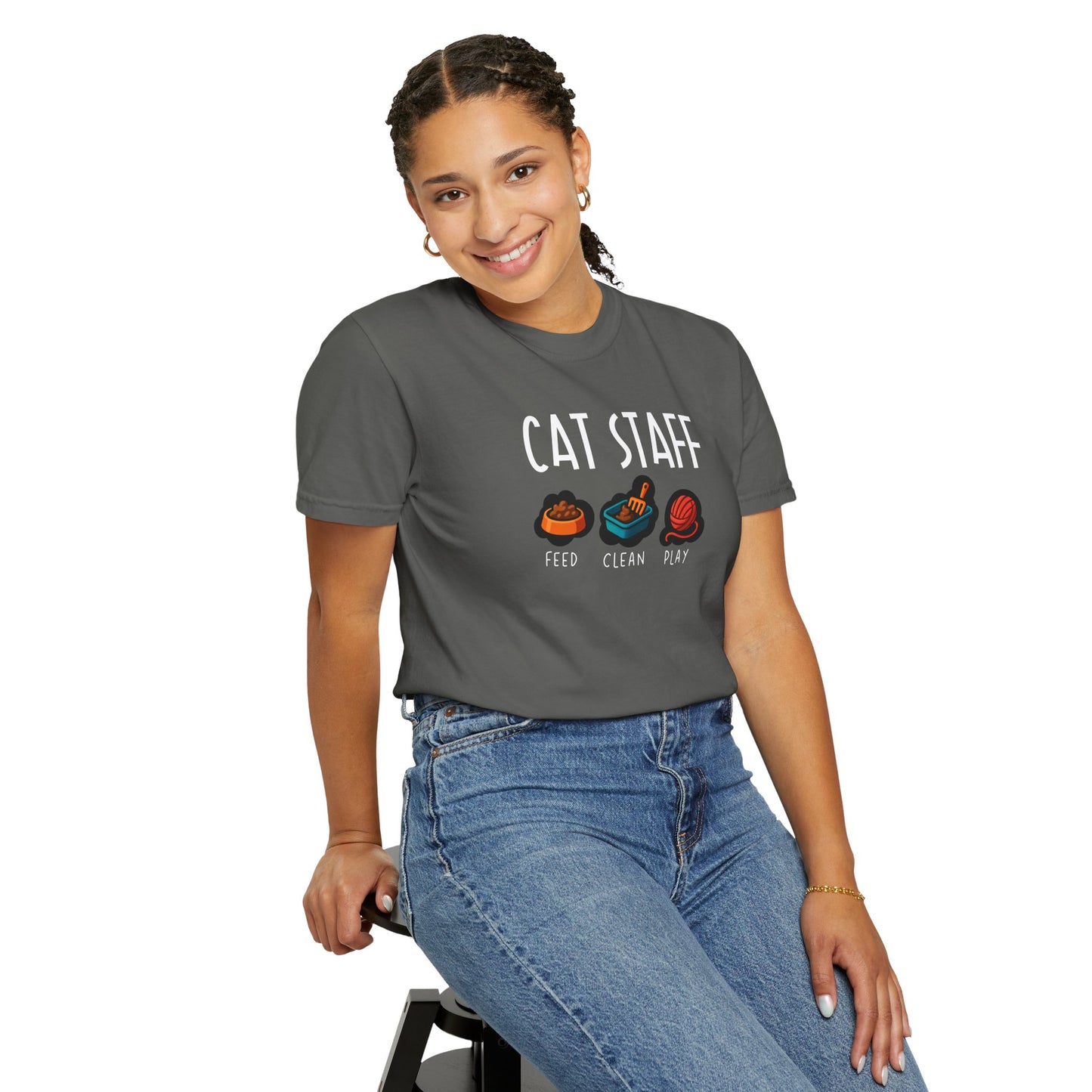 T-Shirt: Cat Staff Duties – Funny Pet Parent Graphic Tee – Cute Unisex Shirt Who Serve Their Furry Boss