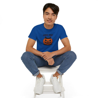 T-Shirt: Guess Who? – Halloween Cat Pumpkin Graphic Tee – Spooky Funny Unisex Shirt for Scary Season