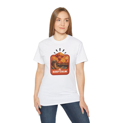 T-Shirt: Keep Calm – Surreal Cat in Chaos Artwork – Funny Apocalypse Parody for Dark Humor Fans