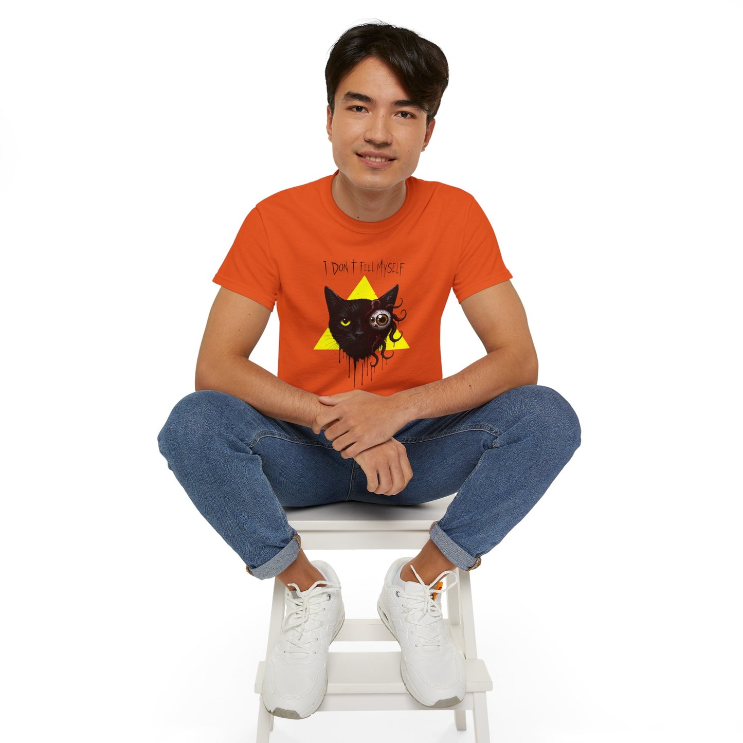 T-Shirt: I Don’t Feel Myself – Alien Horror Cat Graphic Tee – Creepy Gothic Unisex Shirt for Halloween & Sci-Fi Fans