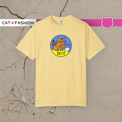T-Shirt: Do It - Funny Cat Meme Graphic Tee with Kitty and Glass - Mischievous Unisex Shirt for Chaos-Loving Cat People