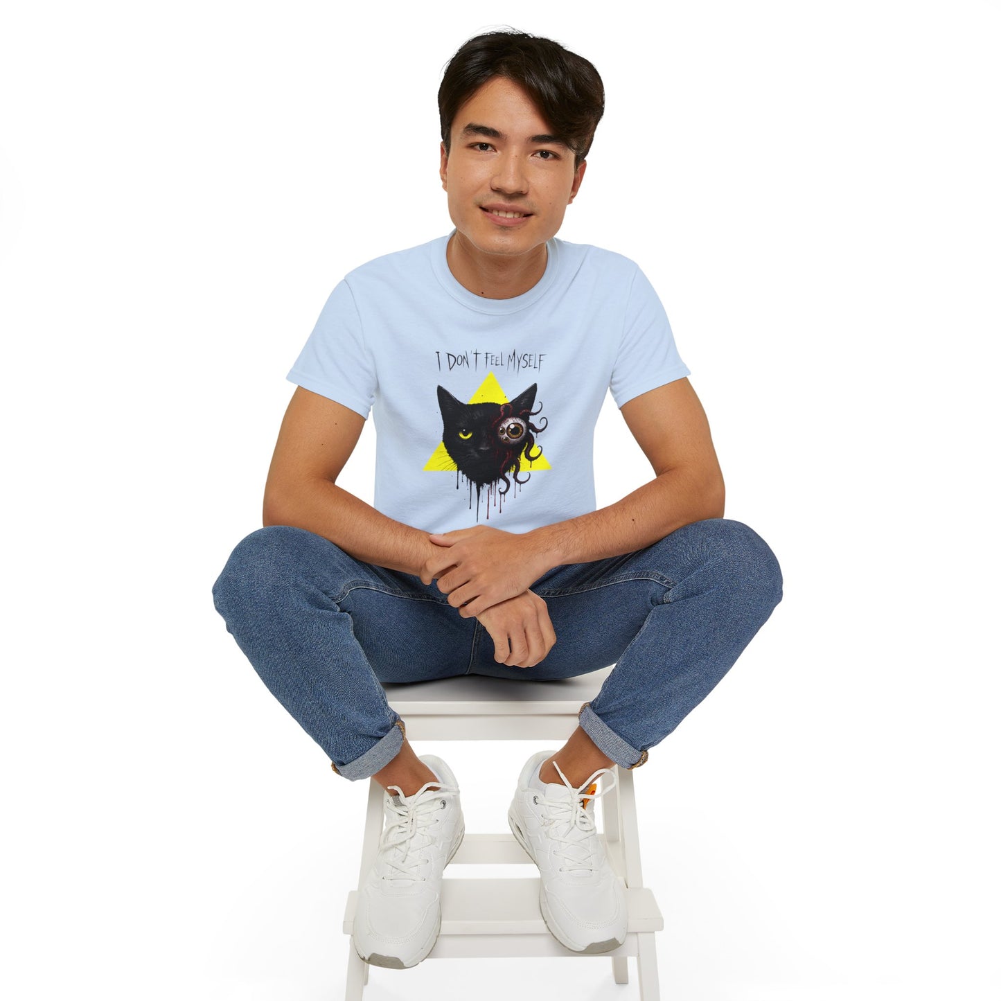 T-Shirt: I Don’t Feel Myself – Alien Horror Cat Graphic Tee – Creepy Gothic Unisex Shirt for Halloween & Sci-Fi Fans