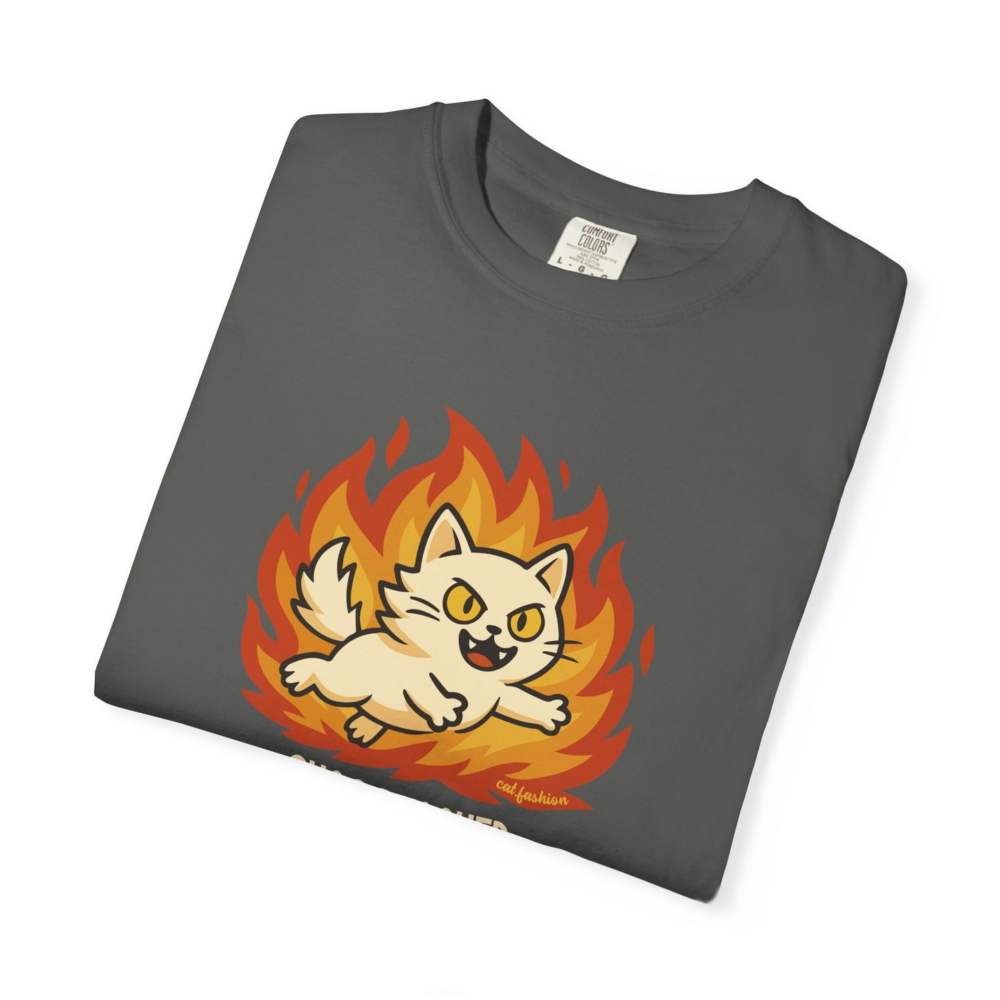 T-Shirt: Chaos Maker – Wild Cat in Flames Graphic Tee – Funny Unisex Shirt for Rebels, Gamers & Agents of Mayhem