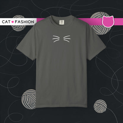 T-Shirt: Just Cat Whiskers – Minimalist Kitty Graphic Tee – Simple Cute Design Unisex Shirt for Everyday Style