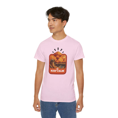 T-Shirt: Keep Calm – Surreal Cat in Chaos Artwork – Funny Apocalypse Parody for Dark Humor Fans