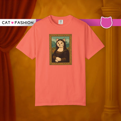 T-Shirt: Meow Mona Lisa - Cat Art Parody Graphic Tee - Leonardo da Vinci-Inspired Unisex Shirt for Cat Lovers and Art Fans