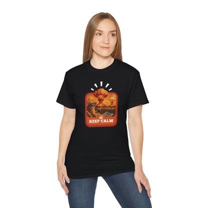 T-Shirt: Keep Calm – Surreal Cat in Chaos Artwork – Funny Apocalypse Parody for Dark Humor Fans