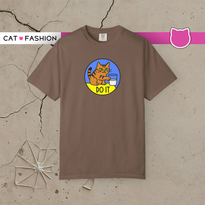 T-Shirt: Do It - Funny Cat Meme Graphic Tee with Kitty and Glass - Mischievous Unisex Shirt for Chaos-Loving Cat People